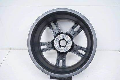 1 x originální BMW řady 1 řady 2 F44 F40 hliníkový disk 18 palců 556M 8053524