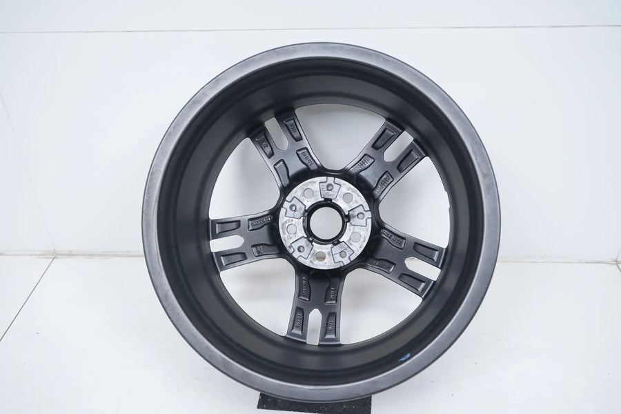 1 x originální BMW řady 1 řady 2 F44 F40 hliníkový disk 18 palců 556M 8053524