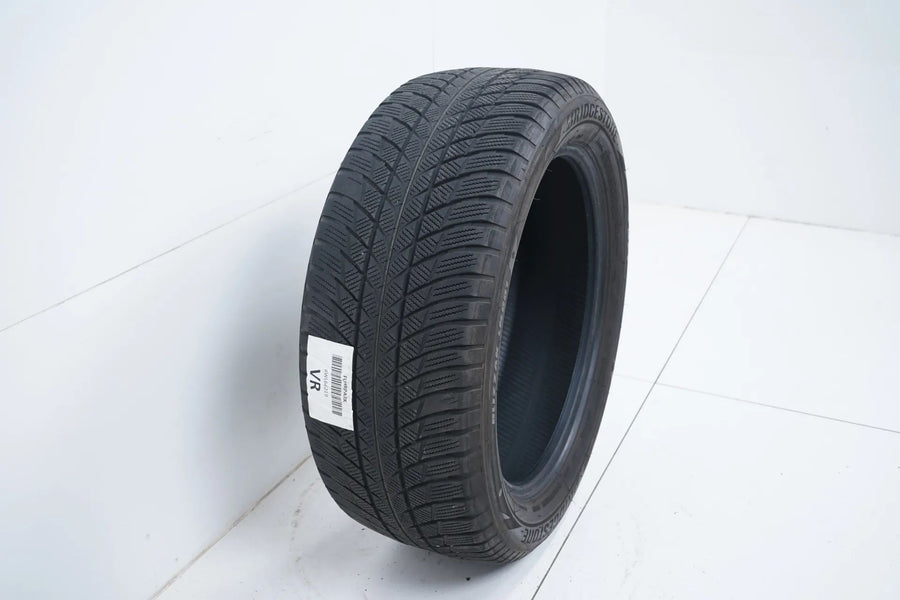 1 x Bridgestone winter tire 245/50 R19 inch DOT18 BMW* approx. 4mm tread depth RFT