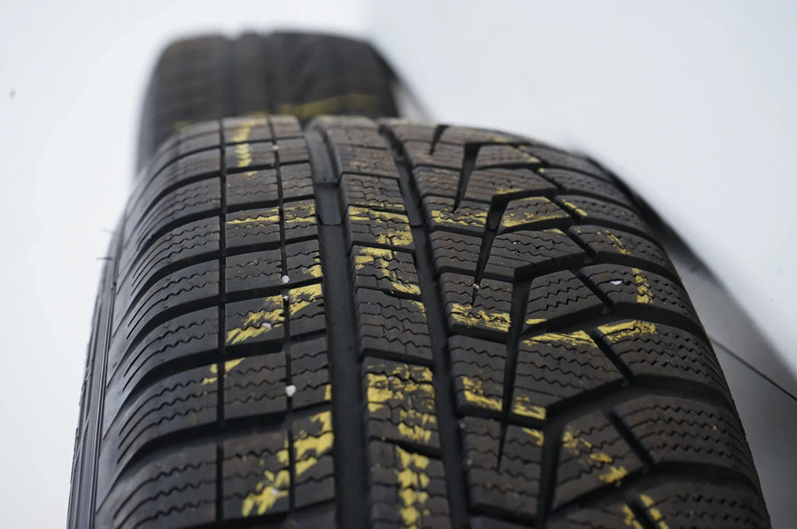 Pneus/jantes hiver Audi Q3 83A F3 215/65/17 pouces