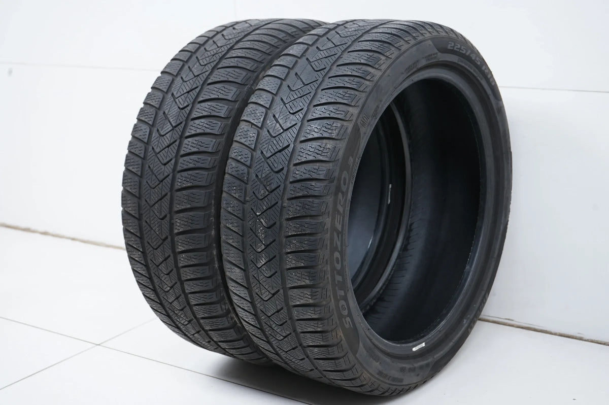 2 pneus hiver Pirelli 225/45 R18 pouces DOT21, profondeur de sculpture d'environ 4 mm MO RFT Vue détaillée 3