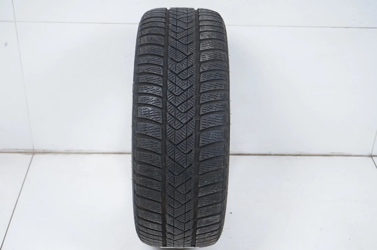 1 pneu hiver Pirelli 225/45 R18 pouces DOT21 environ 5 mm Vue détaillée 2