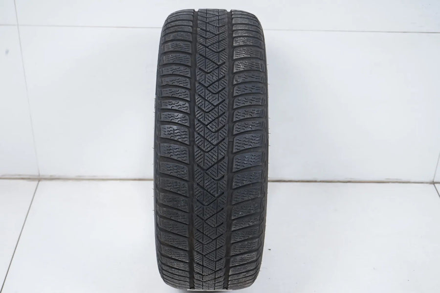 1 pneu hiver Pirelli 225/45 R18 pouces DOT21 environ 5 mm