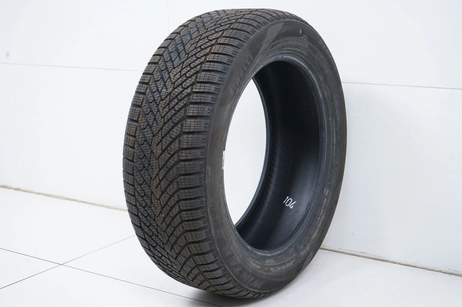 1 x  Winterreifen Pirellli Cinturato Winter 225 55 18 Zoll DOT22 ca.8mm