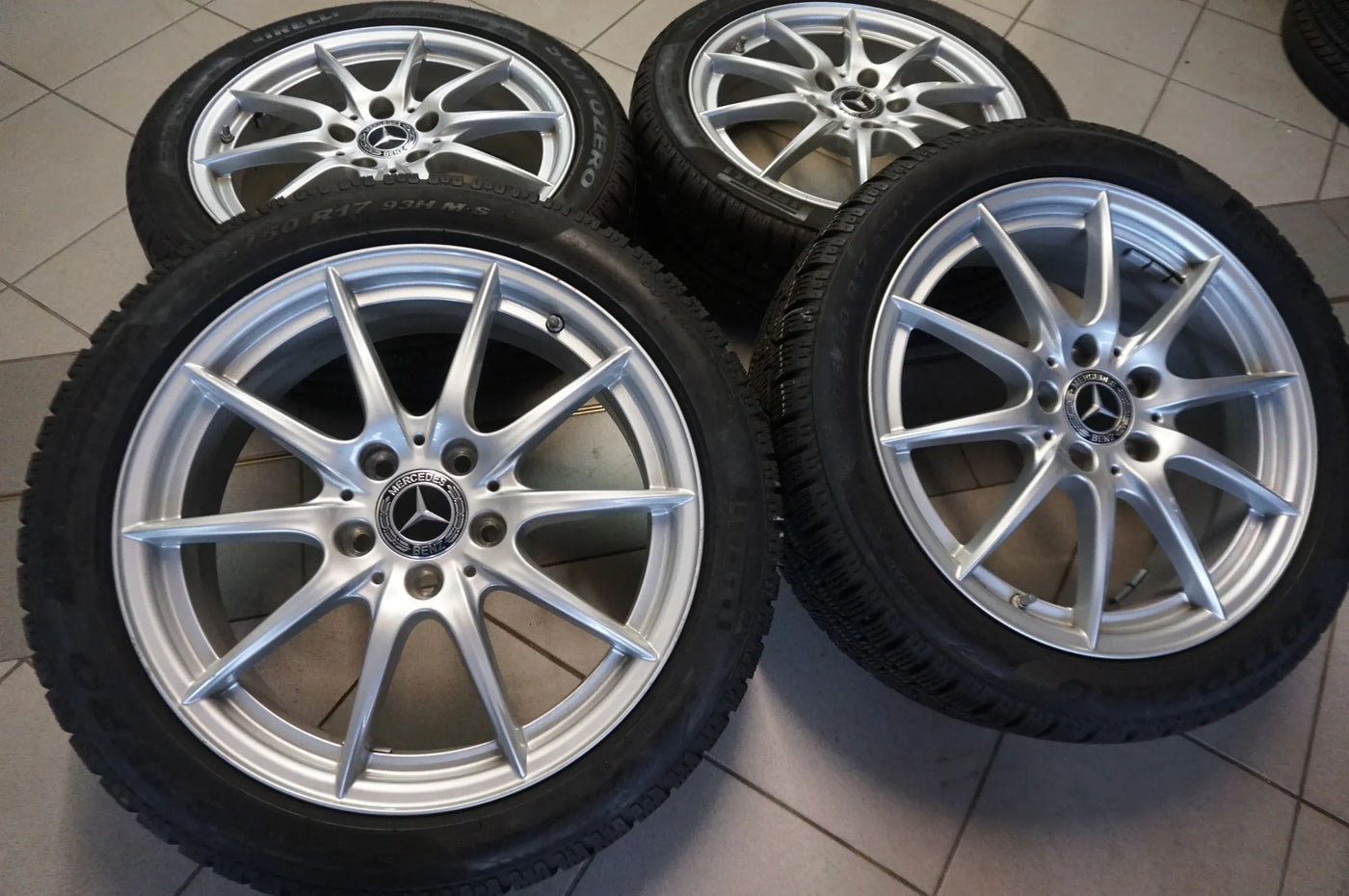 Mercedes Classe A W176 CLA C117 Jantes alliage Roues hiver Pneus hiver 205 50 R17