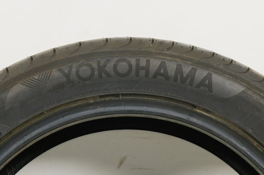 1 pneu été de démonstration neuf Yokohama 235/50/19 pouces DOT17 MO