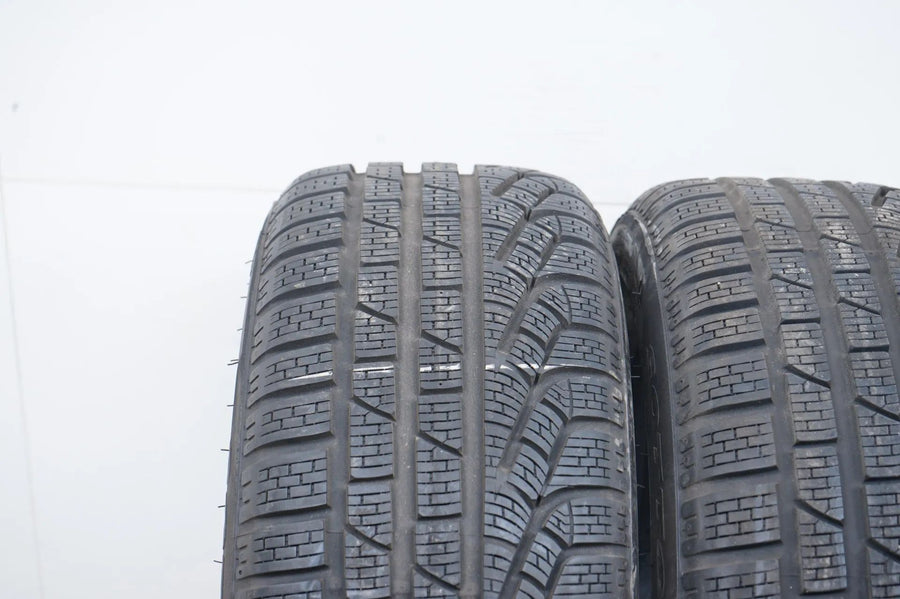 2x Winterreifen Pirelli 215 45 18 Zoll DOT18 ca.7+mm MO