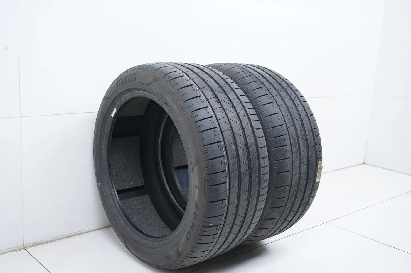 2x Summer tires 285 40 19 inch approx. 7 mm Pirelli DOT20/19 MO