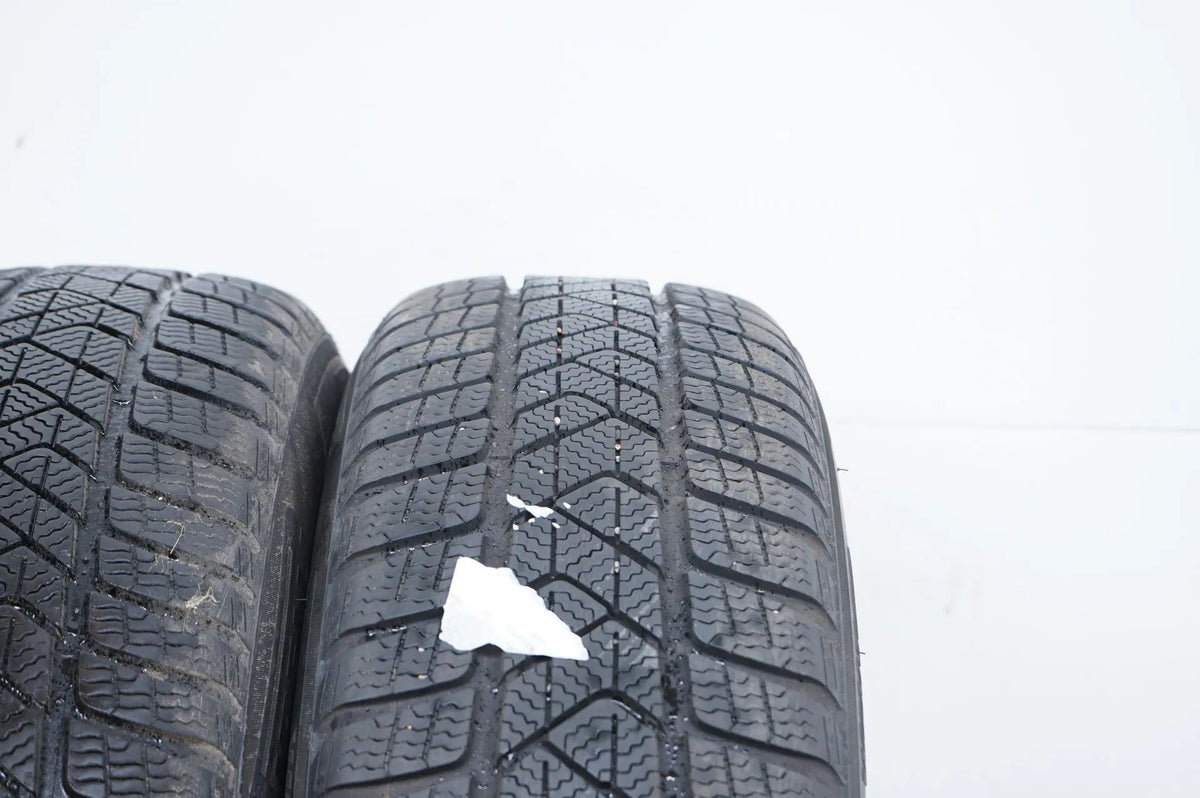 2 x  Winterreifen Pirelli 215 60 18 Zoll DOT18 ca. 5,5 mm MO RFT Detailansicht 5