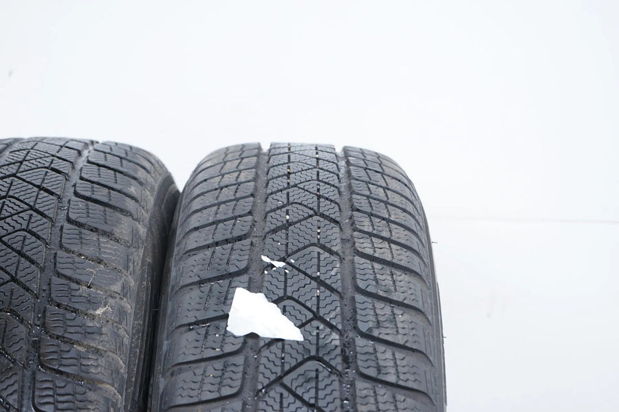 2 x  Winterreifen Pirelli 215 60 18 Zoll DOT18 ca. 5,5 mm MO RFT