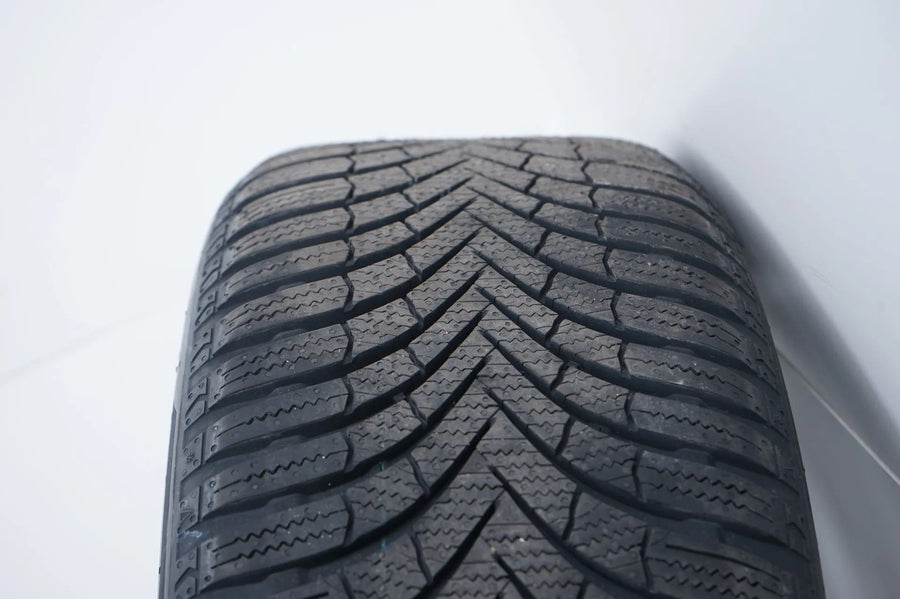 Like new BMW 1 Series F70 winter tires/wheels 225/40/19 inch 977M