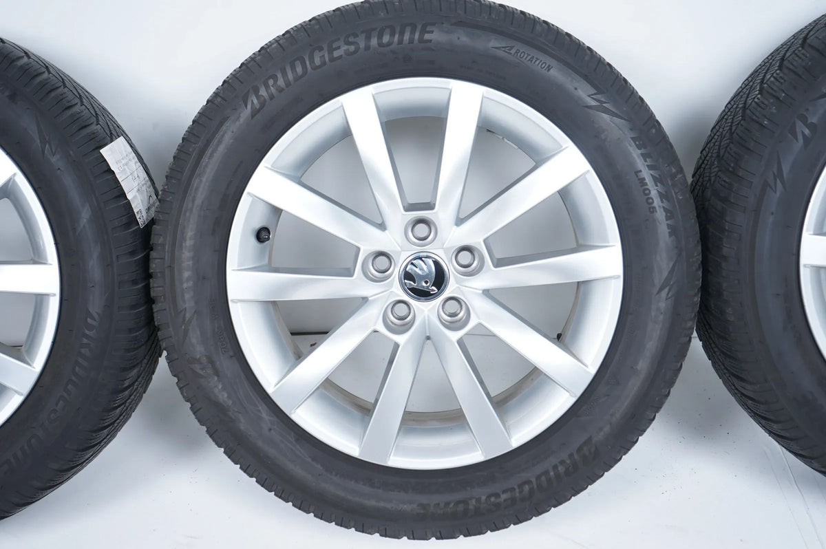 Skoda Scala Pneus hiver Roues d'hiver 205 55 16 pouces 5x100 Vue détaillée 5