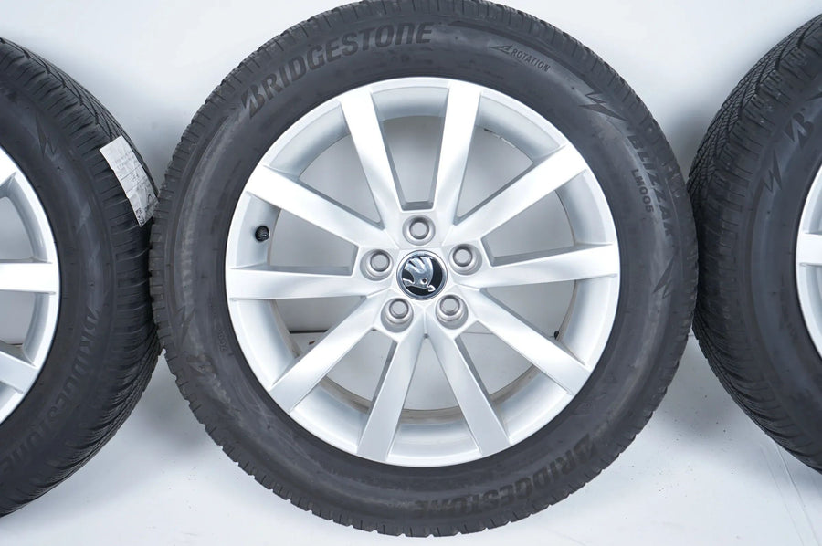Skoda Scala Pneus hiver Roues d'hiver 205 55 16 pouces 5x100