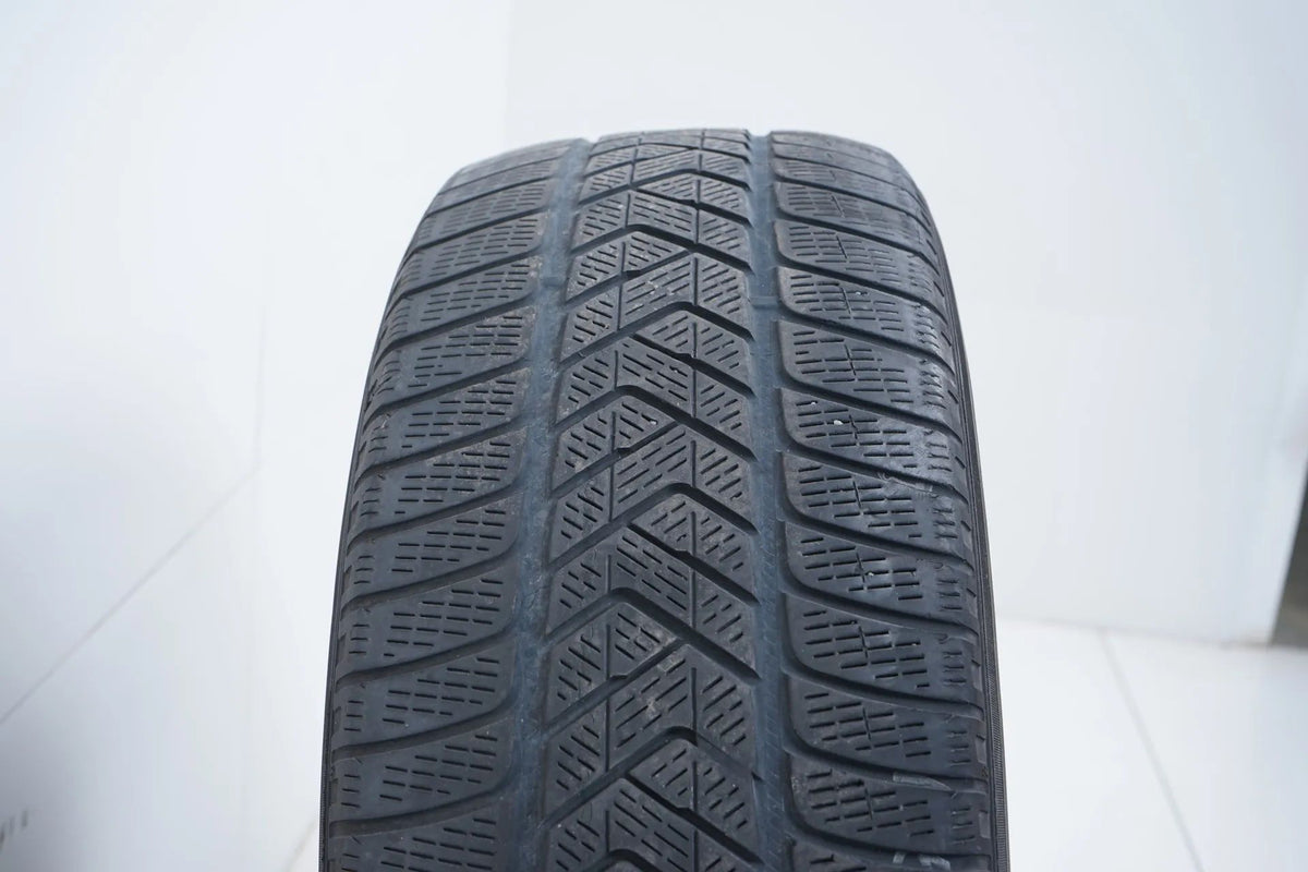 2x Winter tires 255 65 17 inch Pirelli DOT17 MO approx. 4mm tread depth Detailansicht 6