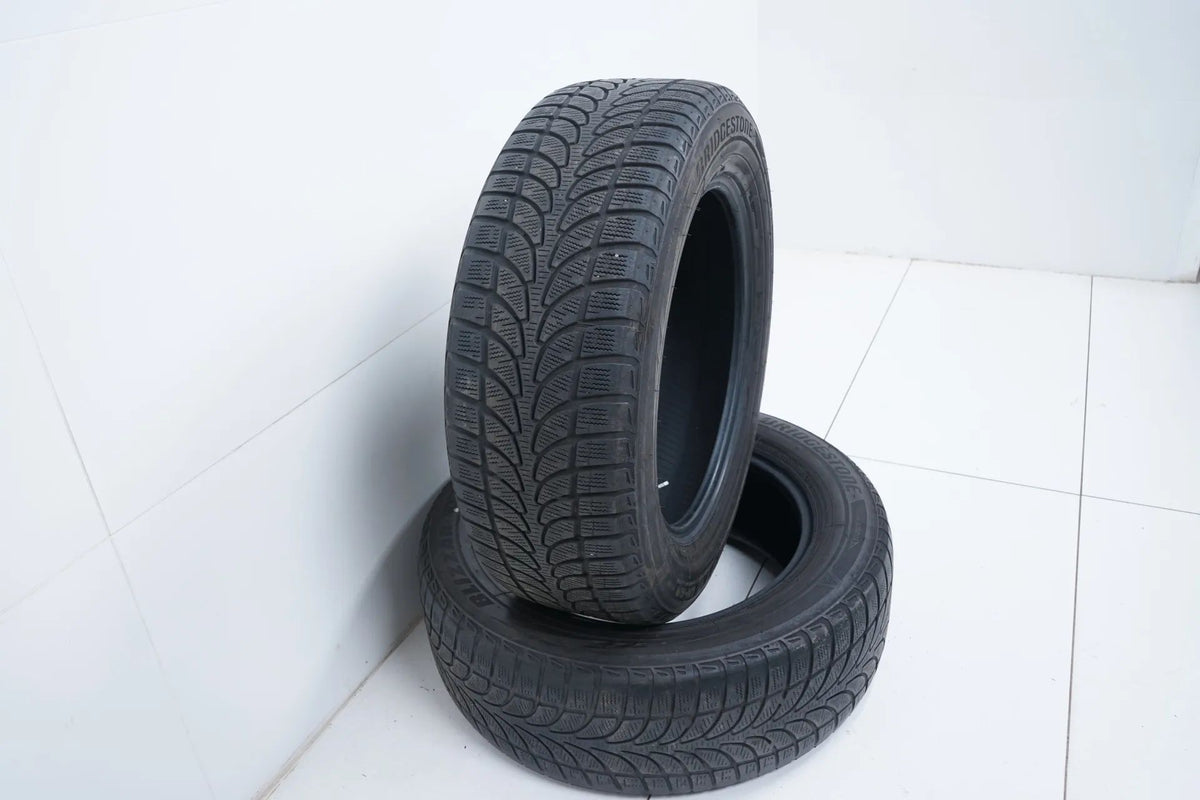 2 pneus d'hiver Bridgestone 235/60/18 pouces DOT 19/15 MO, profondeur de sculpture d'environ 4 mm Vue détaillée 4