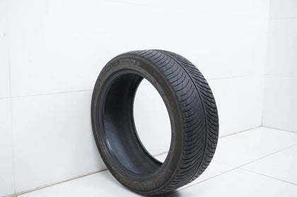 1 pneu hiver Michelin 255/45/20 pouces, profondeur d'environ 4 mm, homologué BMW DOT21*