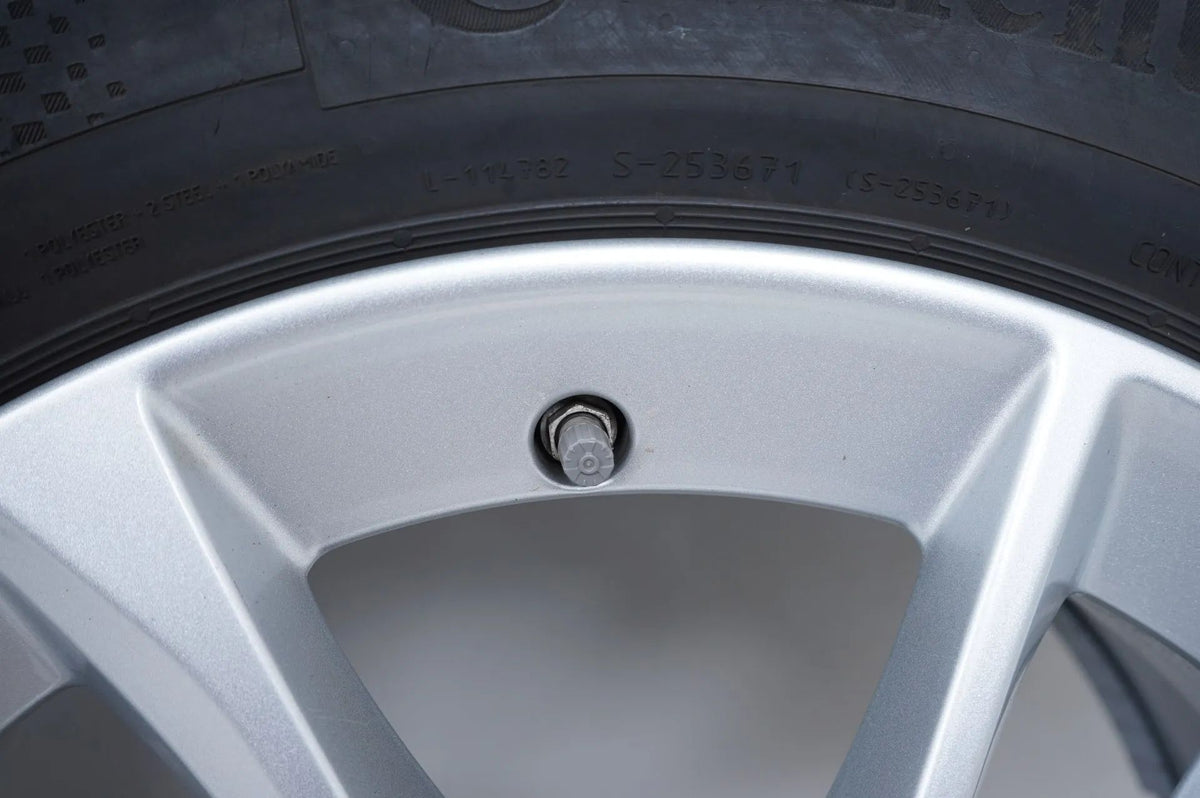 BMW 2 Series Tourer F45 F46 alloy wheels winter tires 195/60/16 inch Detailansicht 8
