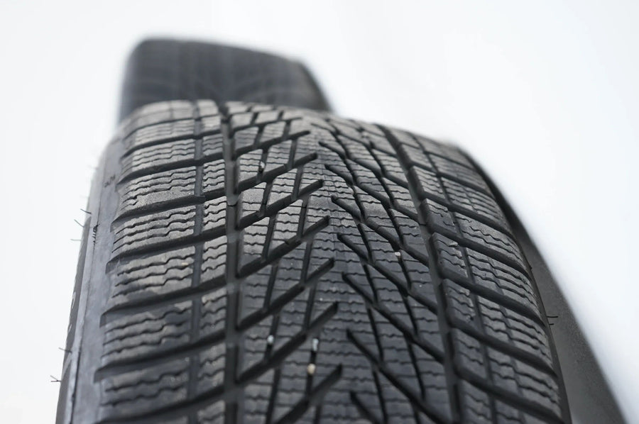 Pneumatici invernali e ruote invernali BMW Serie 1 Serie 2 F70 F74 195 50 18 pollici 968M 5A45271