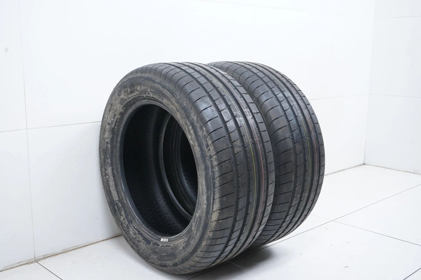 2 x DEMO Sommerreifen Goodyear 255 55 18 Zoll DOT21 MO