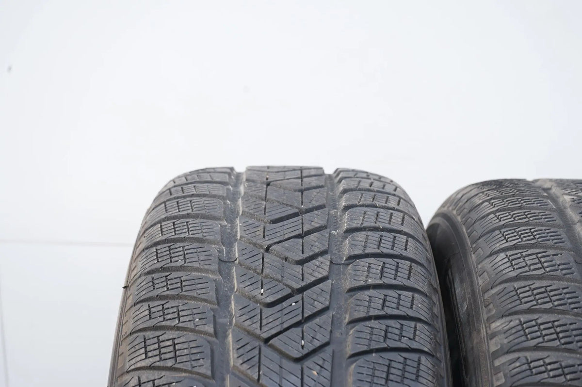 2x Winterreifen Pirelli 235 65 17 Zoll DOT20 MO ca.6 mm Detailansicht 4