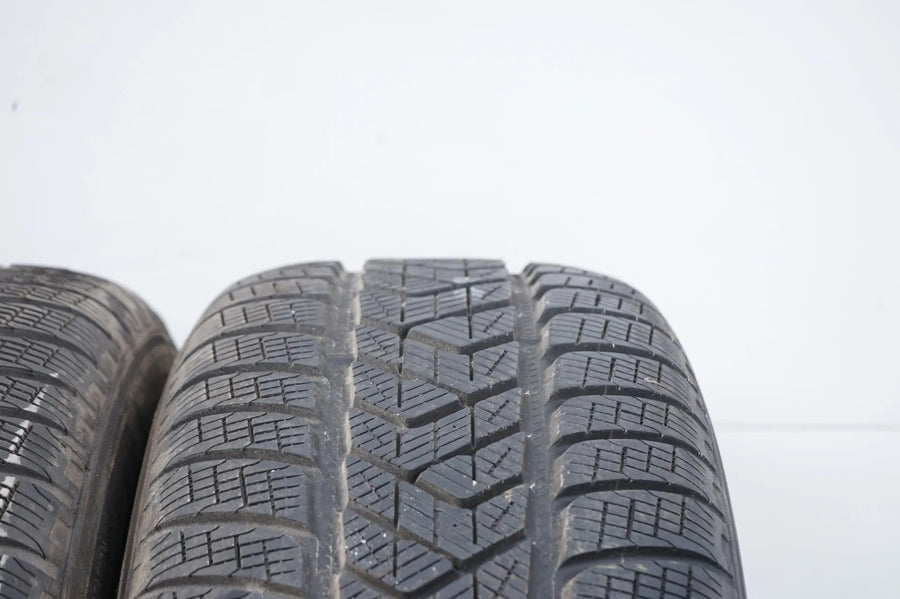 2x Pirelli winter tires 235 65 17 inch DOT20/19 MO approx. 6 mm tread depth