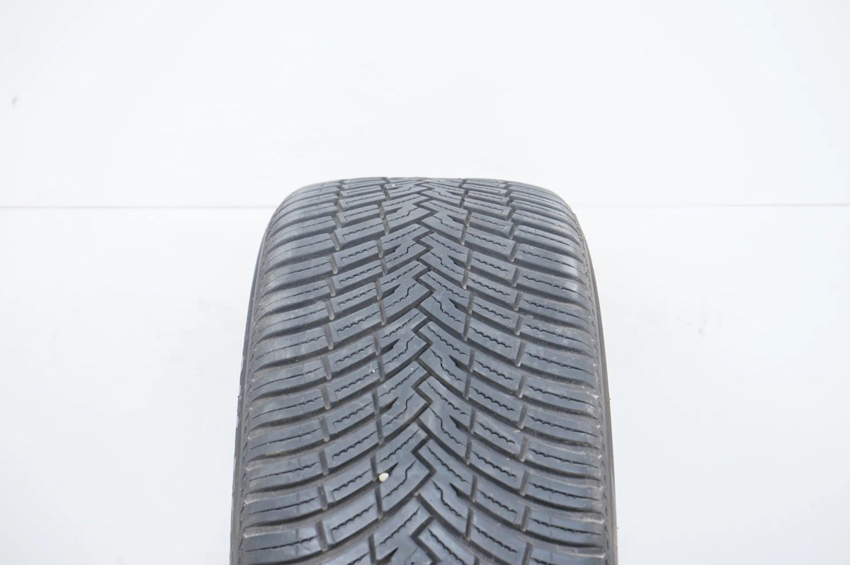 1 x Allwetterreifen Pirelli 225 45 18 Zoll DOT22 ca.6 mm Detailansicht 4