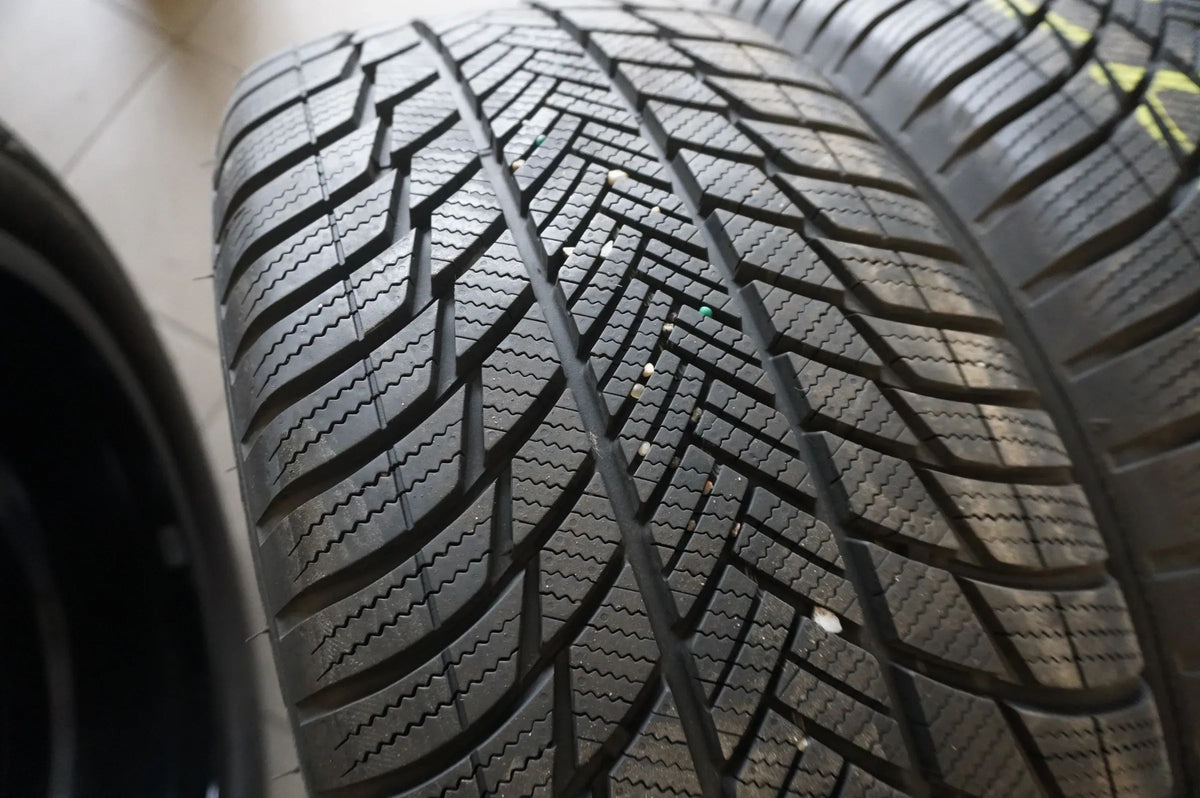 Original Mercedes GLA GLB X247 Alufelgen Winterräder Winterreifen 235 50 R19 8mm Vue détaillée 7