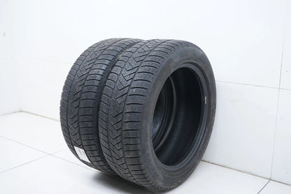 2 x Winterreifen Pirelli 235 55 19 Zoll DOT20/17 ca.4 mm MO RFT