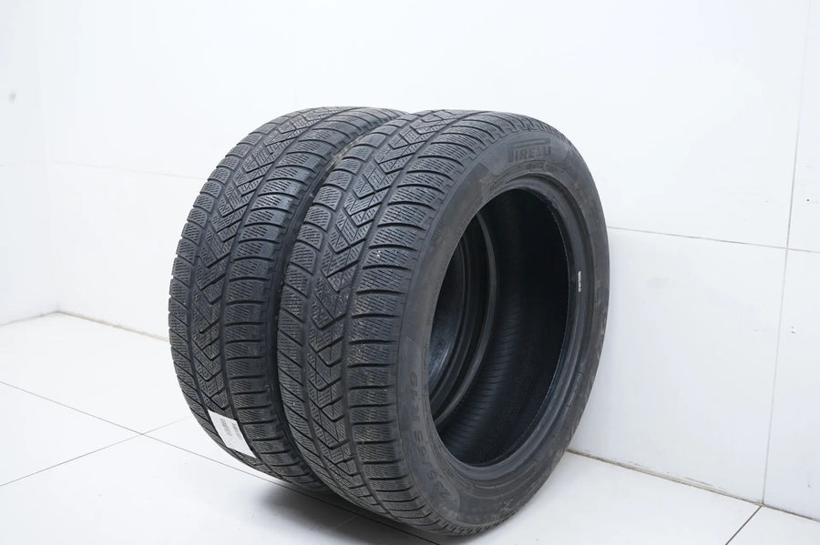 2 x Winterreifen Pirelli 235 55 19 Zoll DOT20/17 ca.4 mm MO RFT