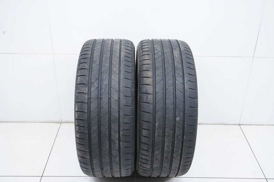 2 pneus été Bridgestone 255/45 R19 pouces, profondeur de sculpture d'environ 5 mm, DOT 21 MO