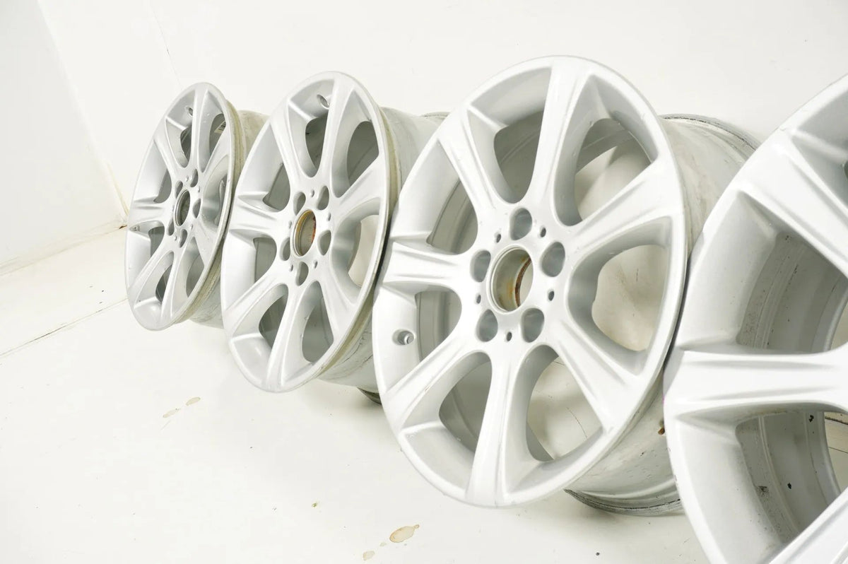 Originální hliníkové disky BMW řady 3 a 4 F30 F31 F32 F36 17 palců 394 6796243 Detailní zobrazení 12
