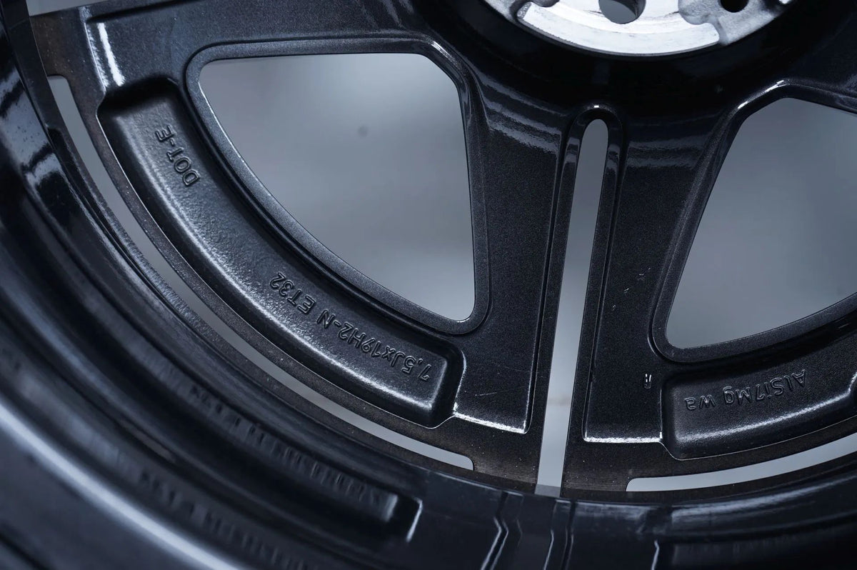 Mercedes EQC 19 inch AMG alloy wheels summer wheels summer tires 235 55 255 50 R19 Detailansicht 18