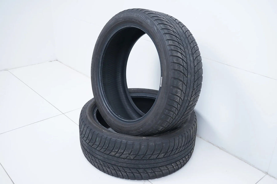2 x Bridgestone winter tires 225 45 18 inch DOT21 approx. 3 mm MO