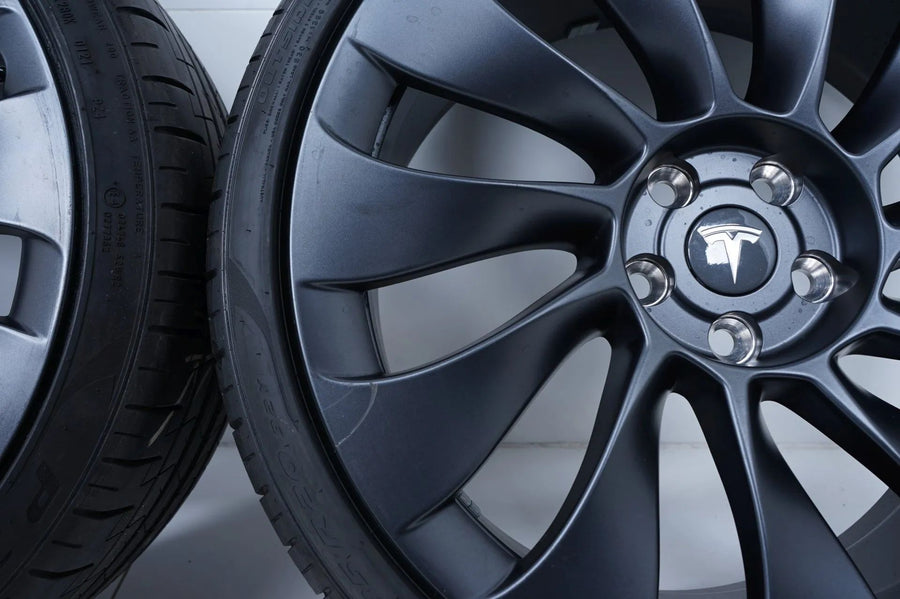 Tesla Model 3 summer tires, summer wheels, 235/35/20 inch, 7mm tread depth