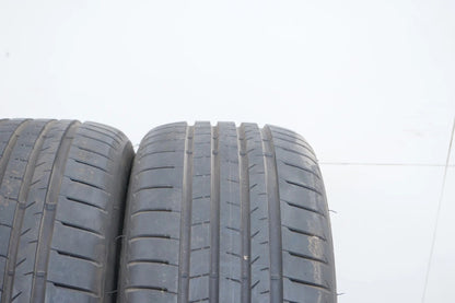 2 pneus été Bridgestone DOT19 235/55/18 pouces, profondeur de sculpture d'environ 7 mm.