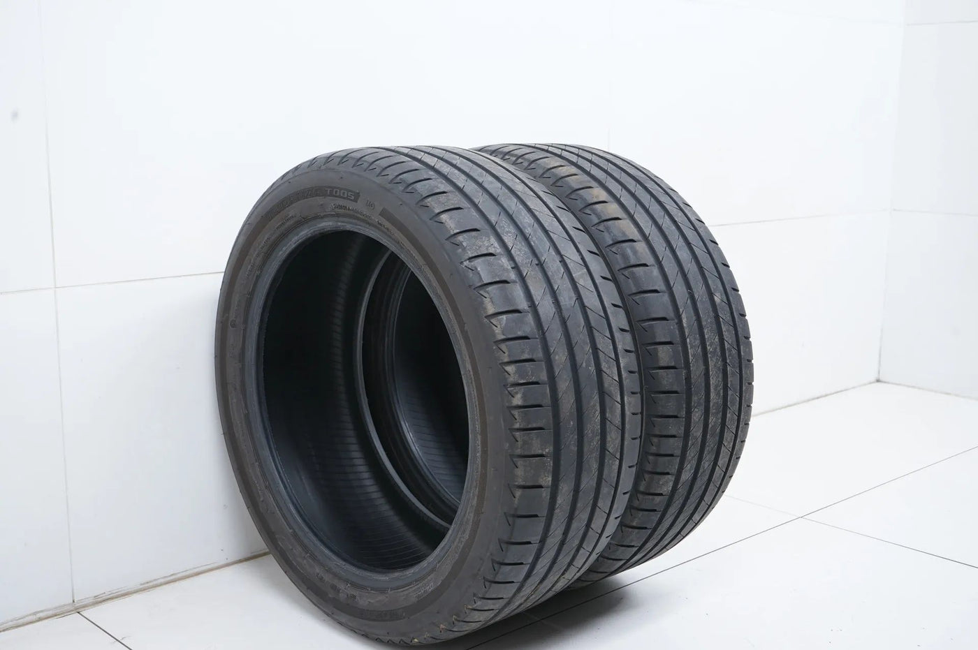 2 x Bridgestone summer tires 255/45 R19 inch, approx. 5mm tread depth, DOT 21 MO