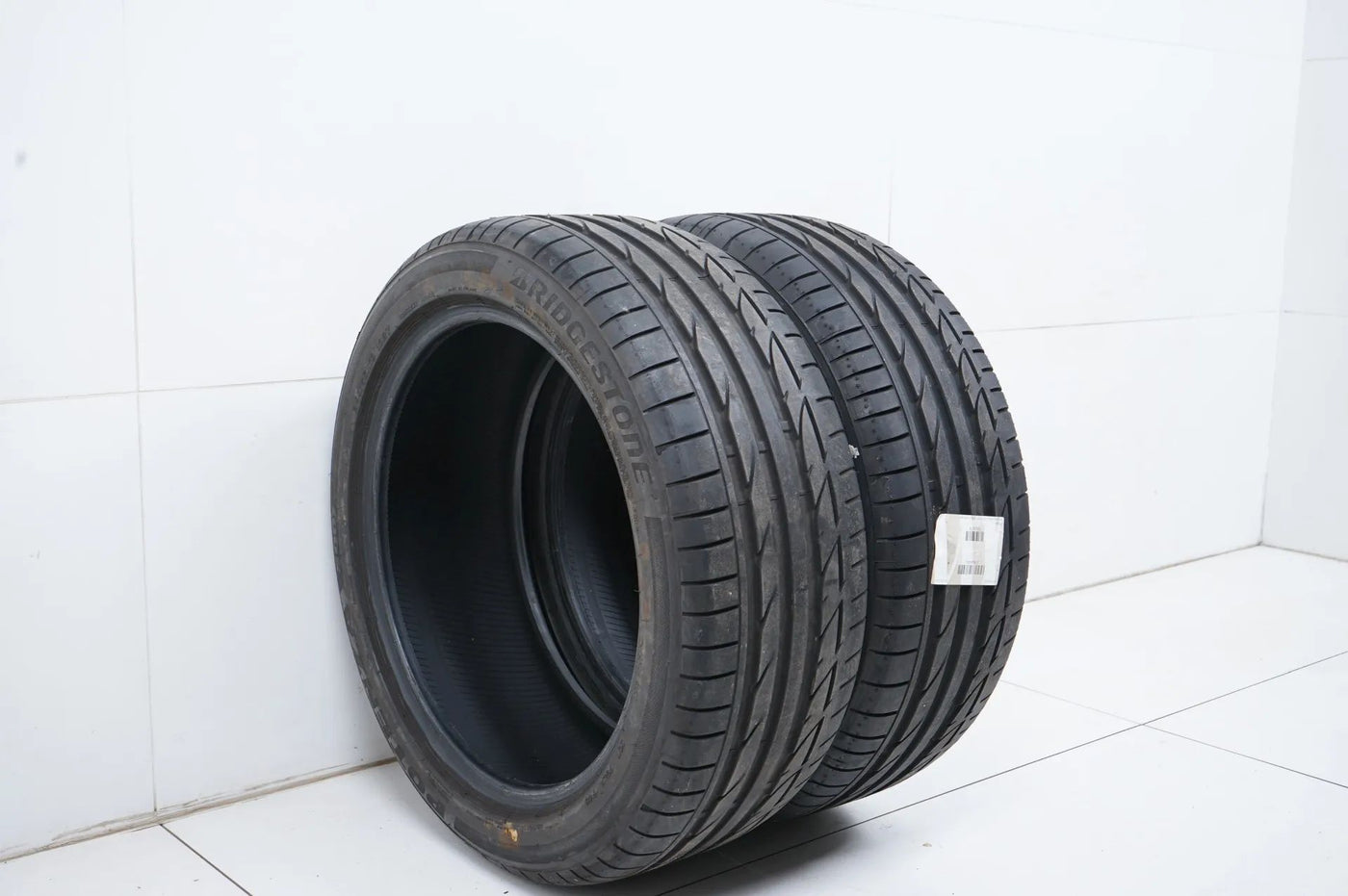2x Sommerreifen Bridgestone 245 45 19 Zoll ca.6mm DOT19 MO