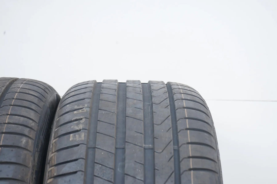 2x DEMO Sommerreifen Pirelli 245 40 18 Zoll MO DOT21  MO