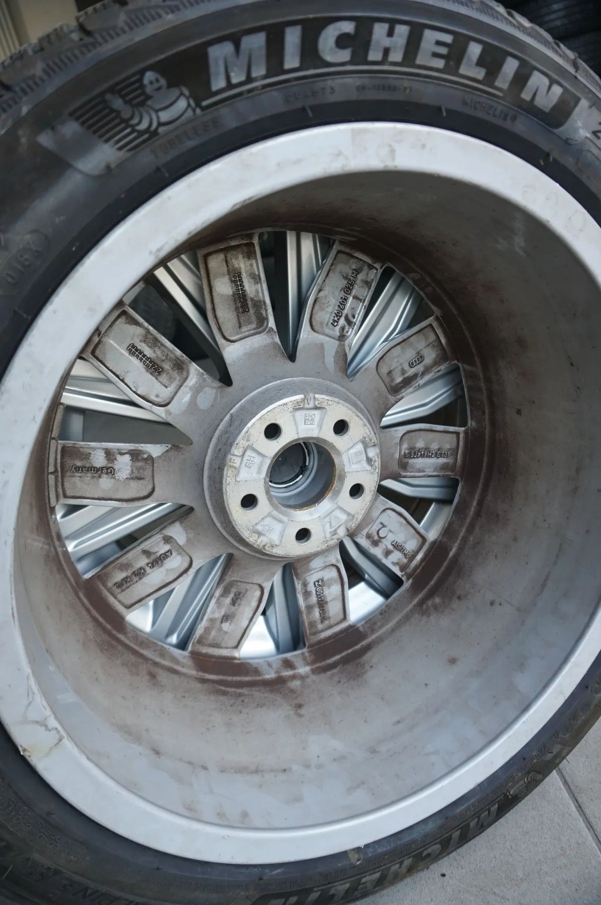 Original Audi A6 C8 4K 19 Zoll Alufelgen Winterräder Winterreifen 245 45 R19 7mm Vue détaillée 16