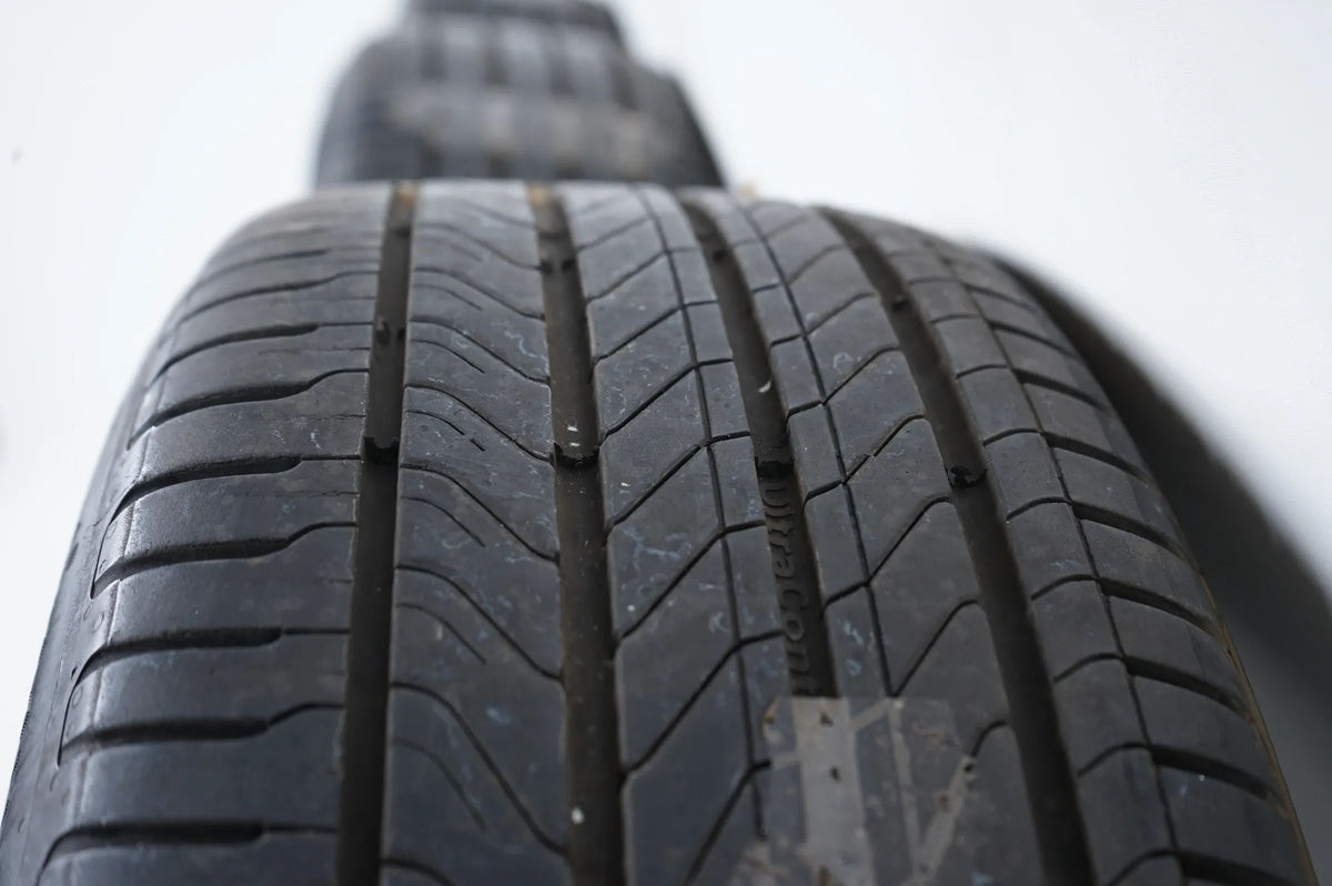 Volkswagen VW Touran 2 Summer Wheels Summer Tires 215 45 18 Inch Detailansicht 8