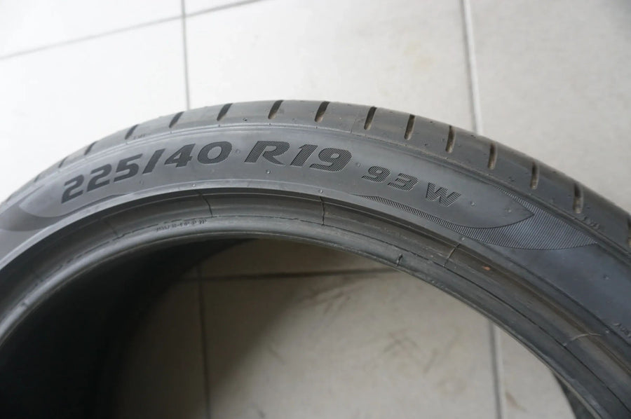 1 X 225 40 R19 93W Pneu été Pirelli P Zero PZero MO 6,5mm 2017