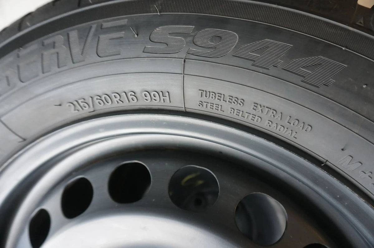 Original VW Passat 3G B8 Stahlfelgen Winterräder Winterreifen 215 60 R16 8mm Detailansicht 2