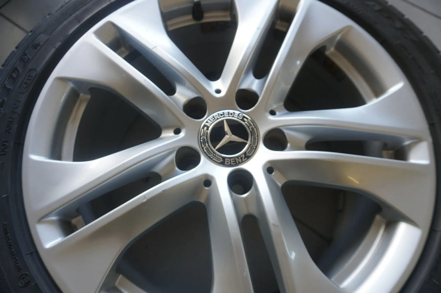 Jantes en alliage léger d'origine Mercedes Classe E W212 S212 17 pouces avec pneus été A2124010902
