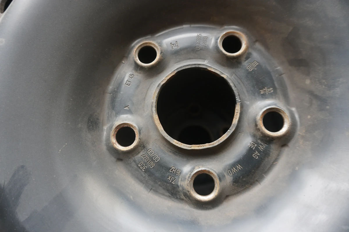 Original VW Passat 3C B6 B7 Stahlfelgen Winterreifen 205 55 R16 6mm Vue détaillée 2