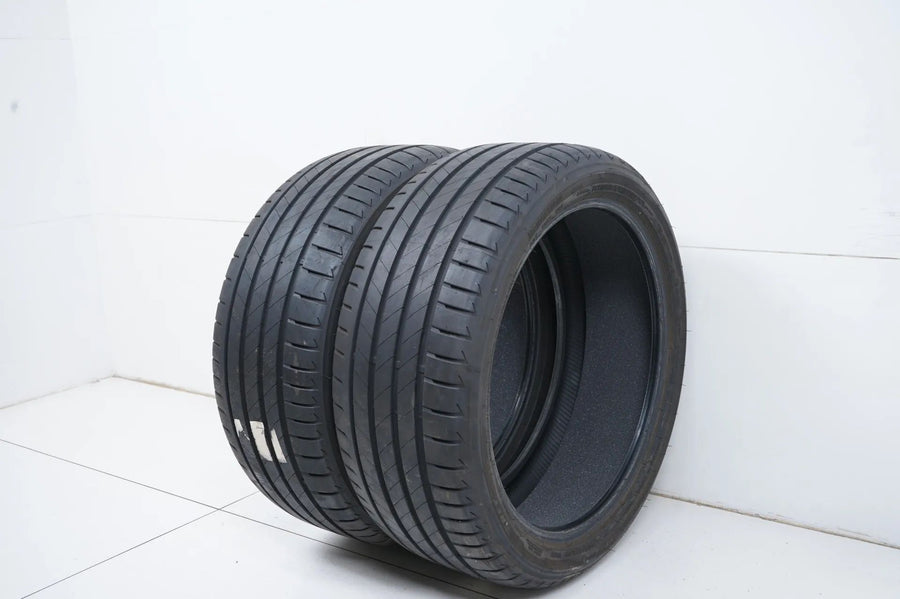 2x DEMO summer tires Bridgestone 255 40 20 inch DOT21 MO RFT