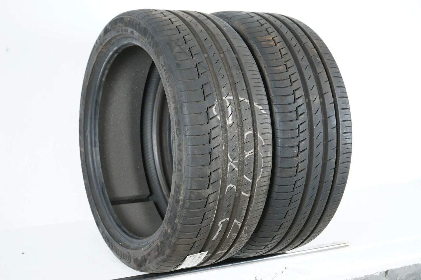 2x Continental summer tires 245 40 20 inch DOT21 approx. 5mm tread depth