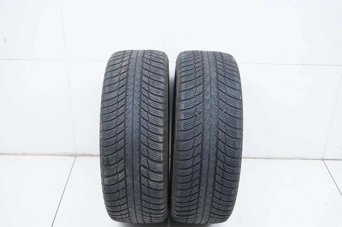 2 pneus d'hiver Bridgestone DOT19 205/55/17 pouces, profondeur de sculpture d'environ 4 mm. Vue détaillée 2