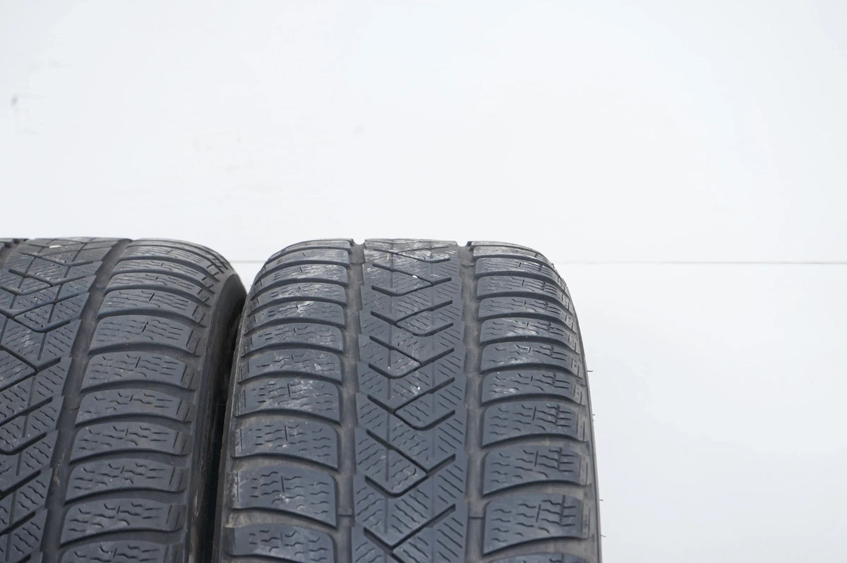 2 pneus hiver Pirelli 225/45 R18 pouces DOT21, profondeur de sculpture d'environ 4 mm MO RFT Vue détaillée 5