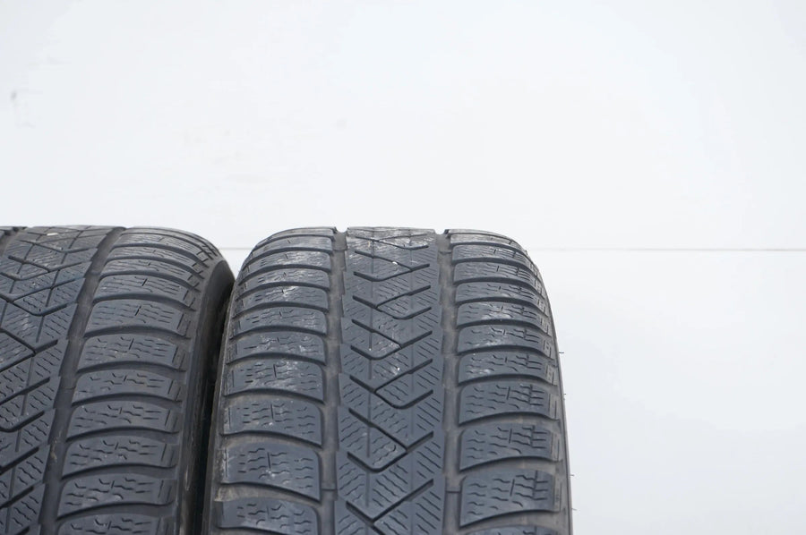 2 pneus hiver Pirelli 225/45 R18 pouces DOT21, profondeur de sculpture d'environ 4 mm MO RFT