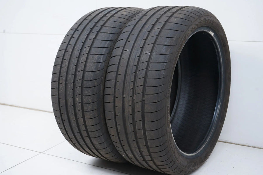 2 x pneus été Goodyear 245 40 19 pouces DOT22 env. 6mm